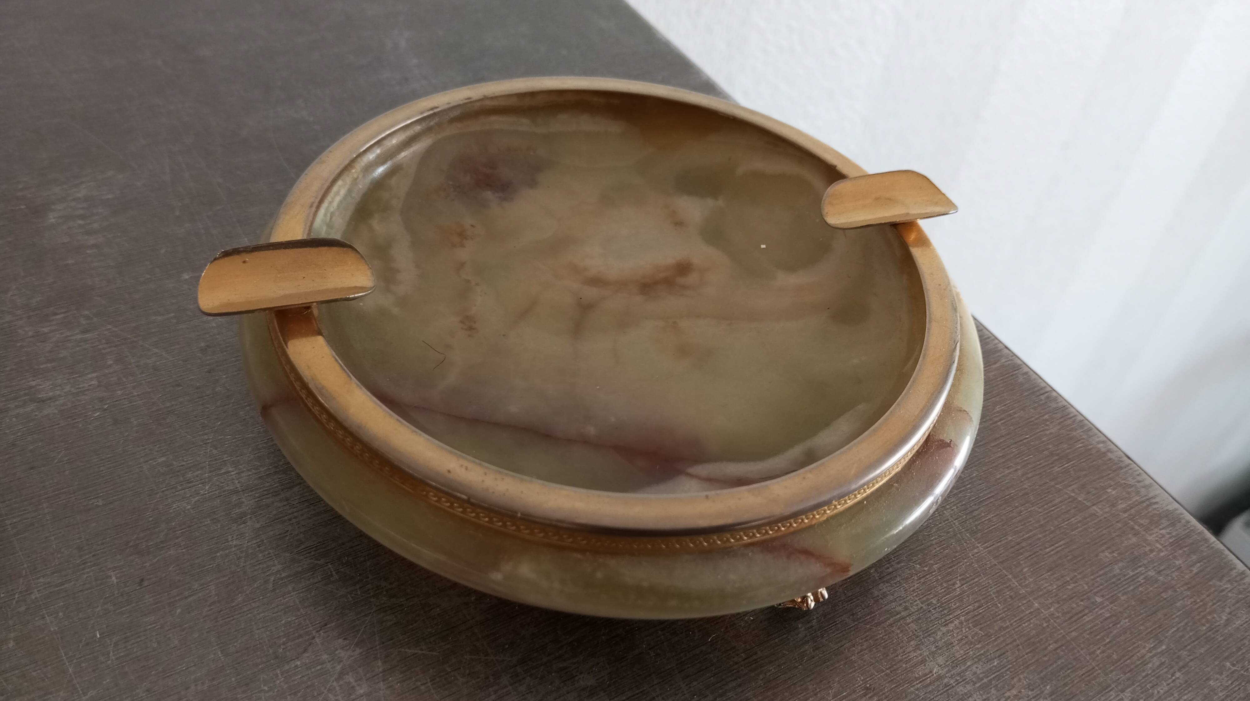 Ashtray and lighter in perfect condition made of onyx.