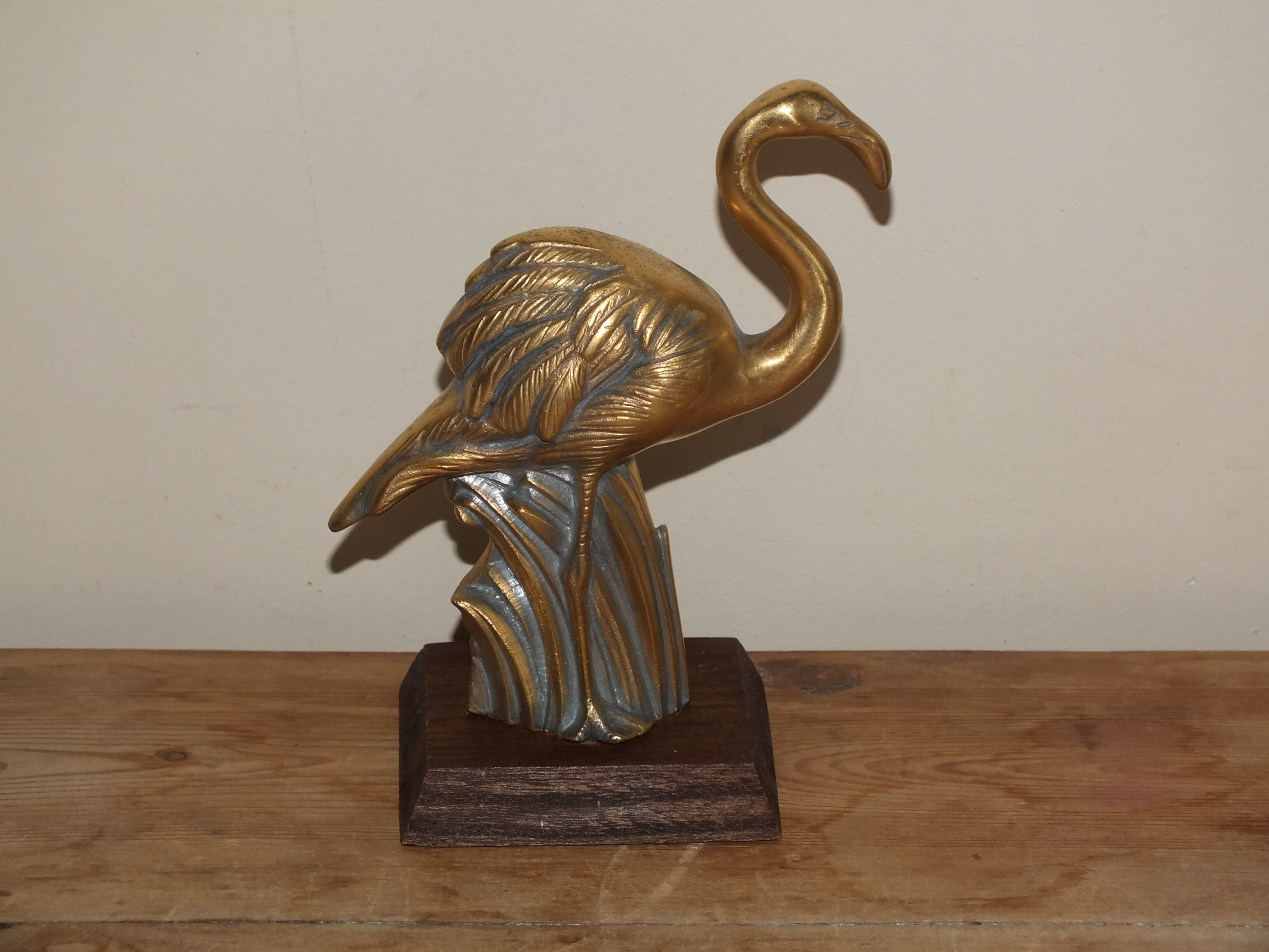 Pink flamingo in bronze