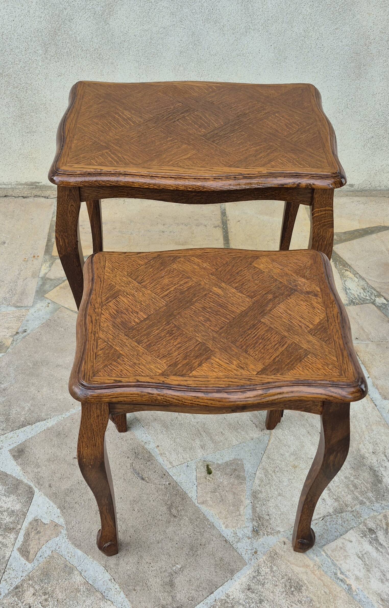 2 nesting tables in solid wood in Louis XV style
