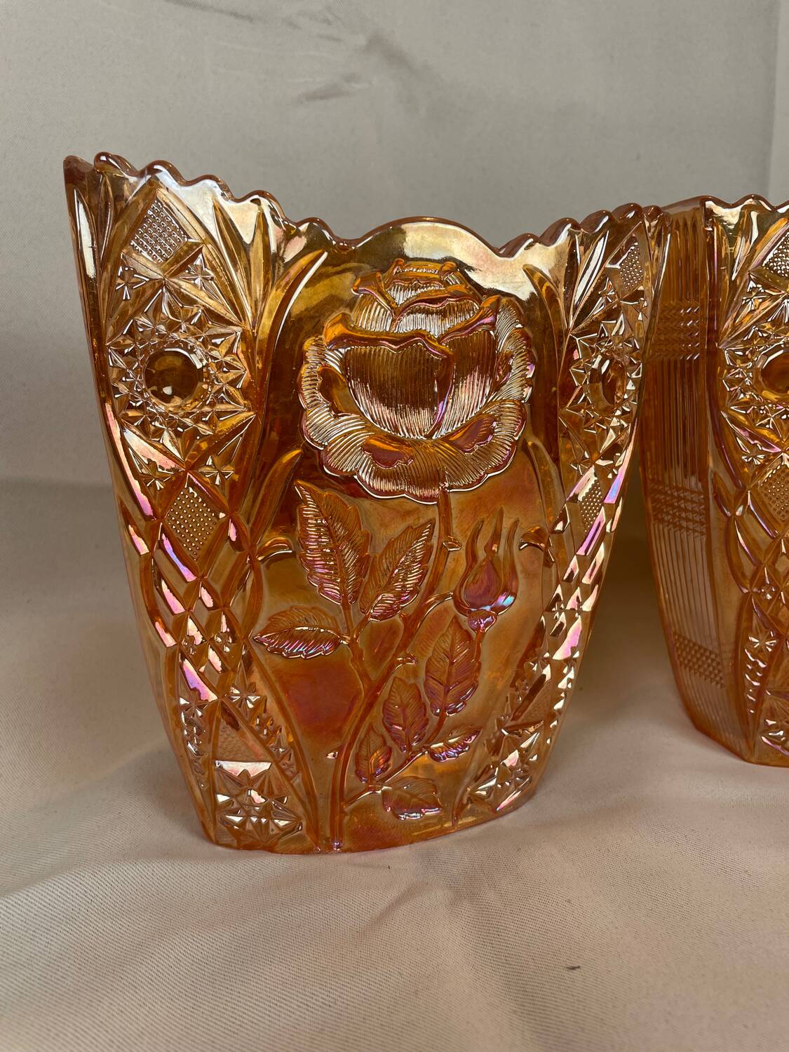 Pair of garden rose vases made of Brockwitz carnival glass, 1915