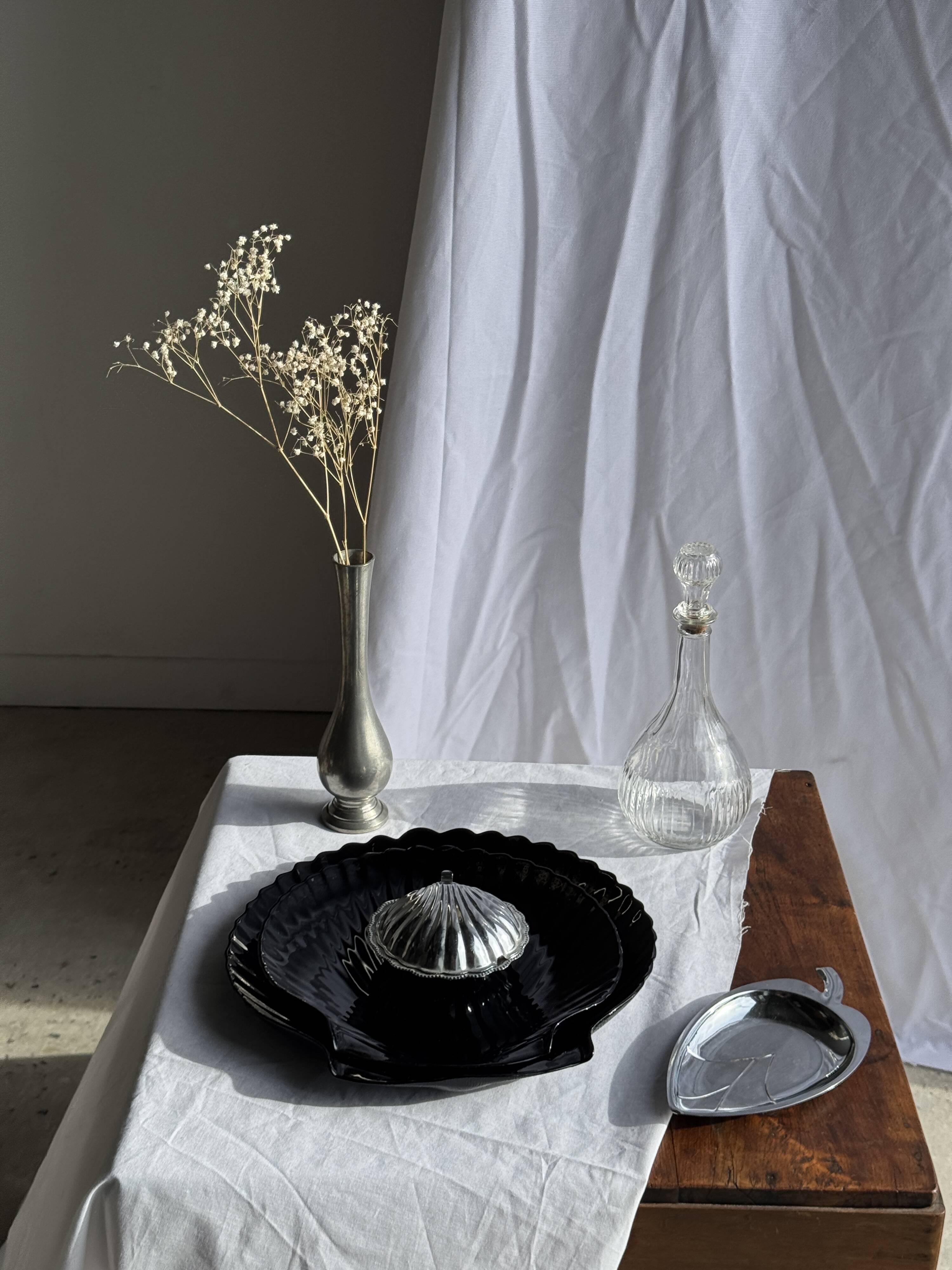 Pair of vintage black glass shell dishes D32 and D26