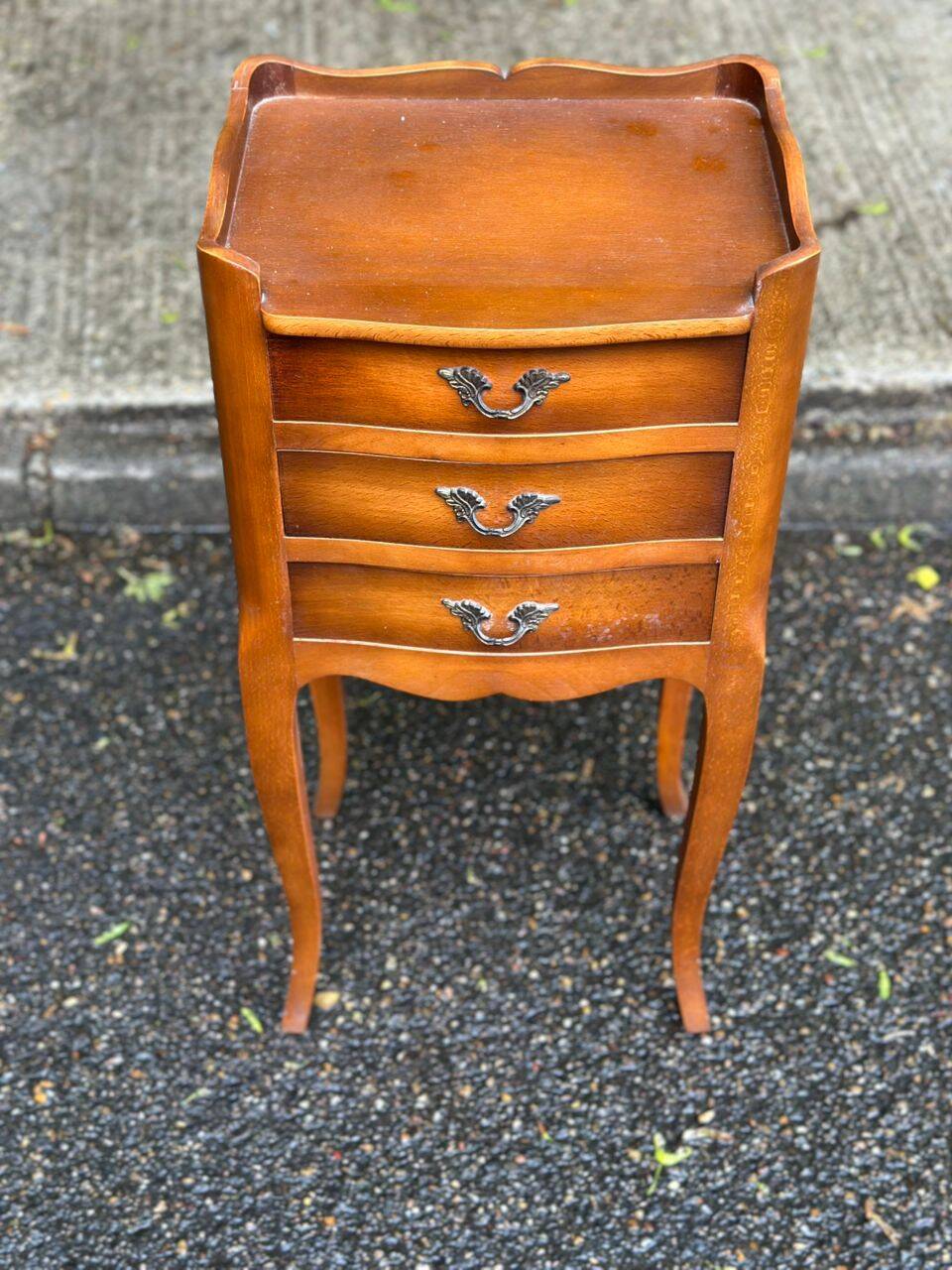2 Louis XV bedside tables made of curved solid wood with drawers from the 1930s.