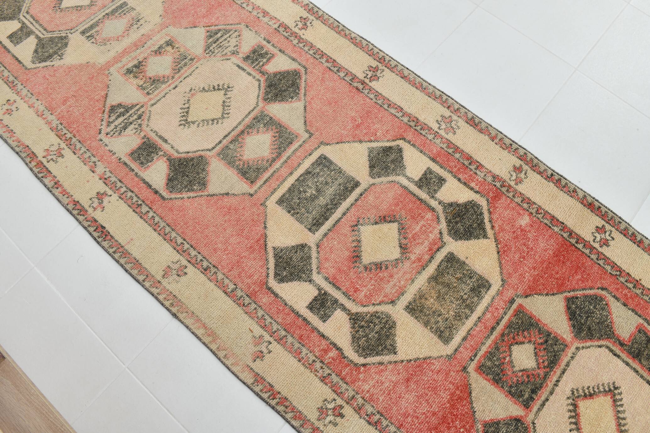 4x12 Coral Red & Beige Vintage Runner Rug,106x375 Cm
