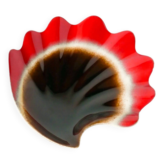 Ceramic shell-shaped catchall, red and brown, 1970.