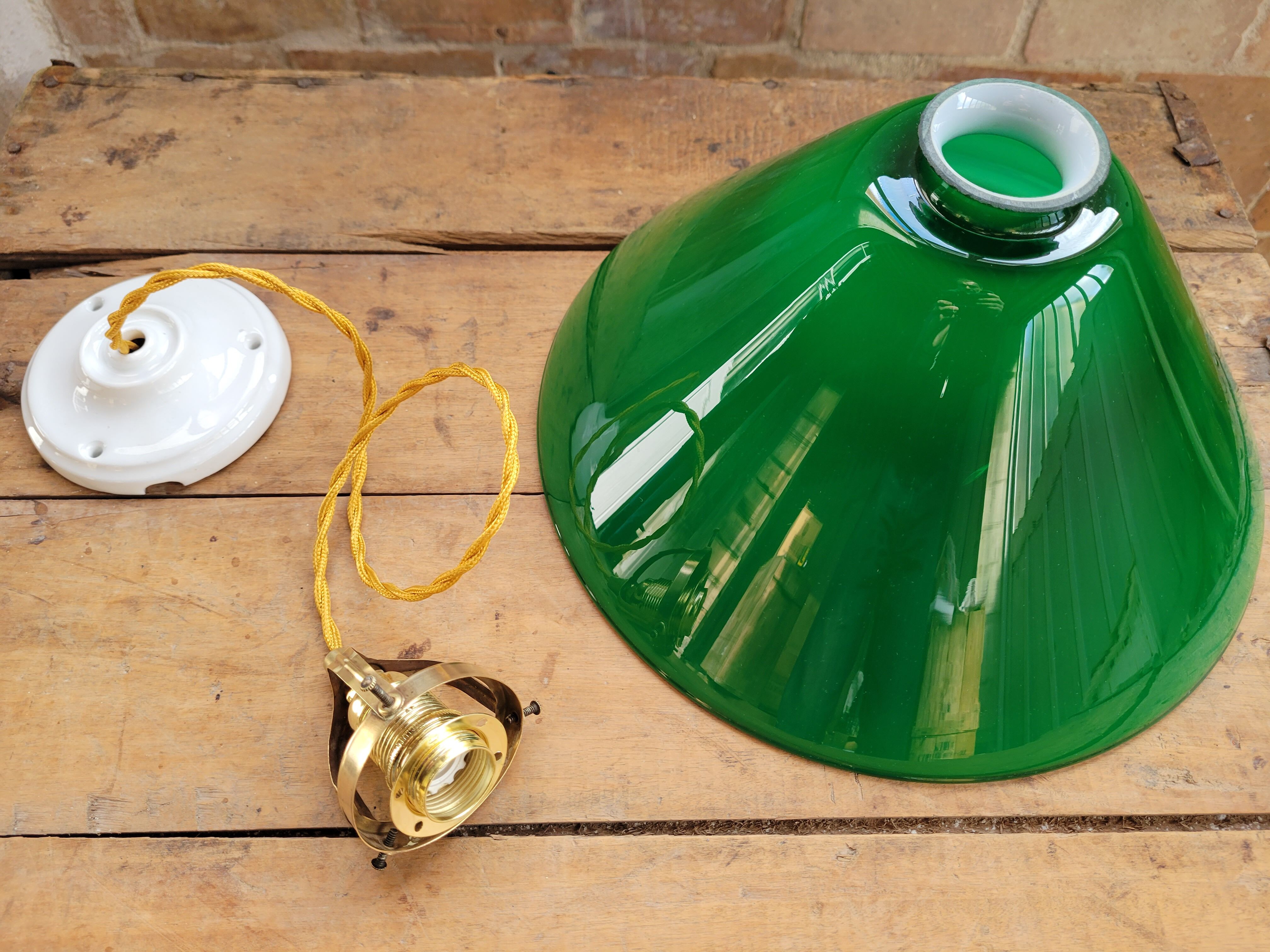 Suspension conique en opaline verte