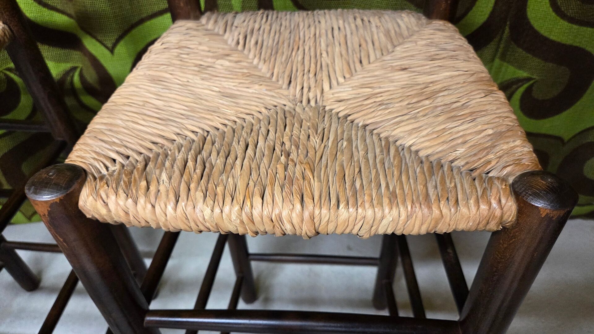 Lot of 6 stools with woven straw seats, chalet style 1970.