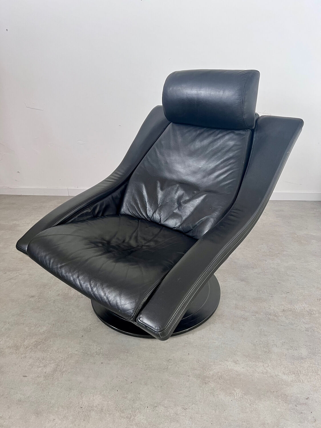 Ancien fauteuil cuir noir « move » design takashi okamura & erik marquardsen pour nelo années 1970 scandinave