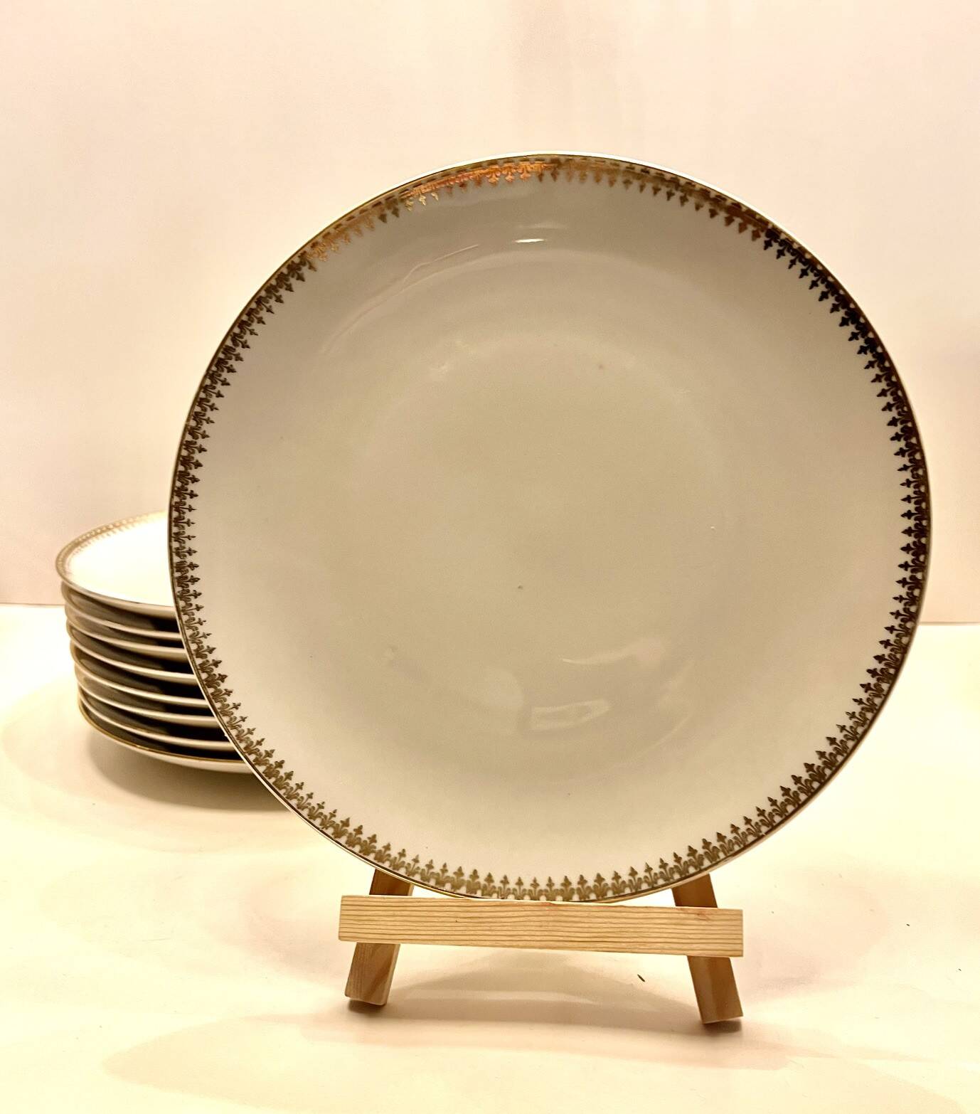 24 plates and a vintage porcelain dish decorated by Lucien Engel.