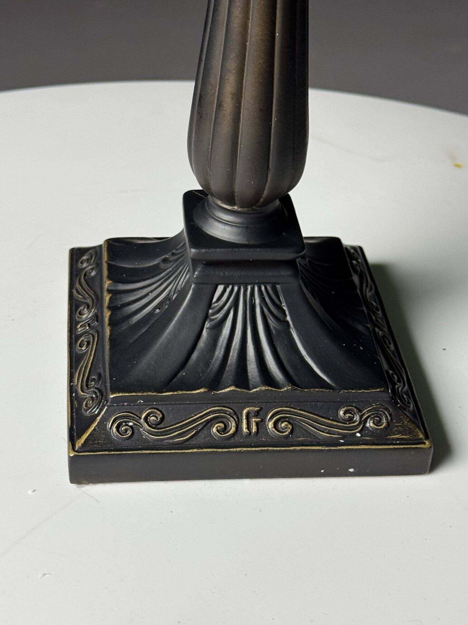 Tiffany style table lamp green