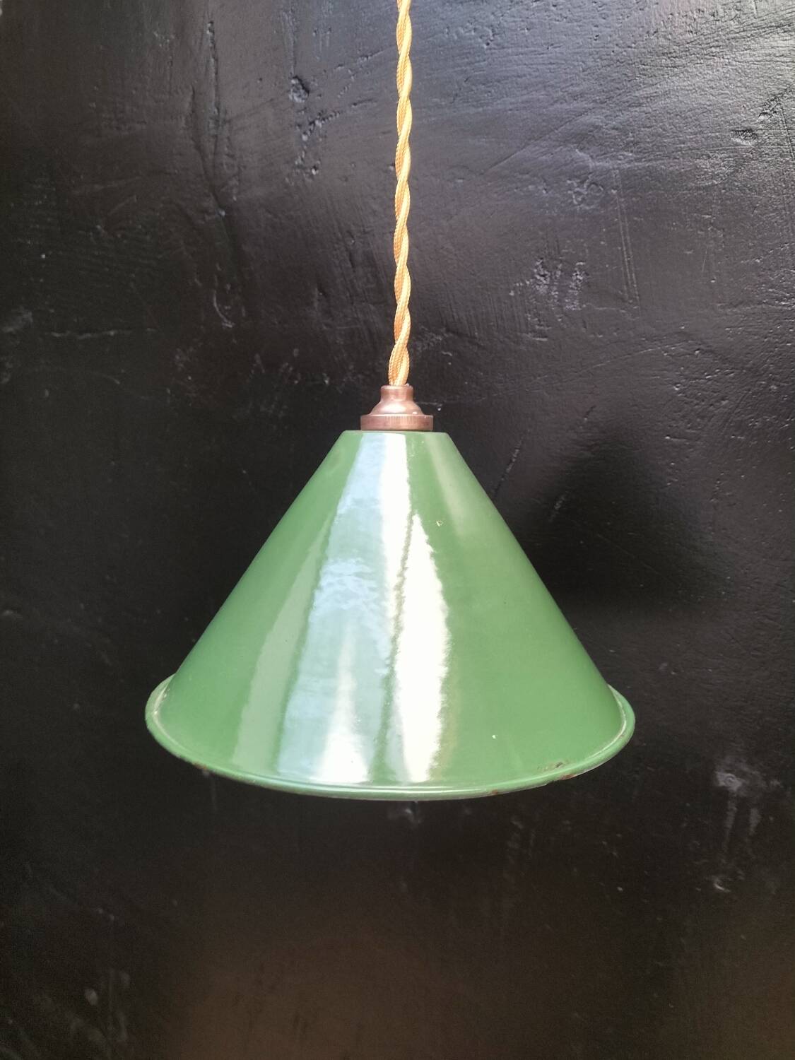 Enamelled sheet metal cone suspension