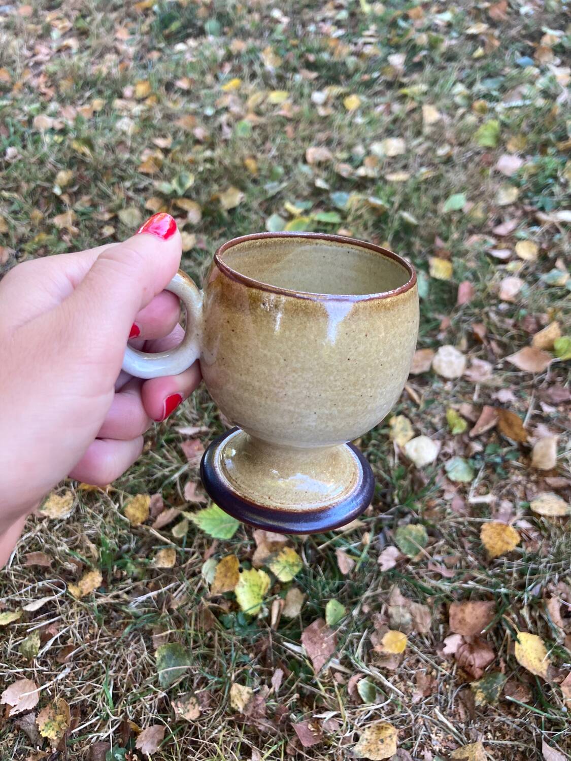 Vintage round stoneware mug