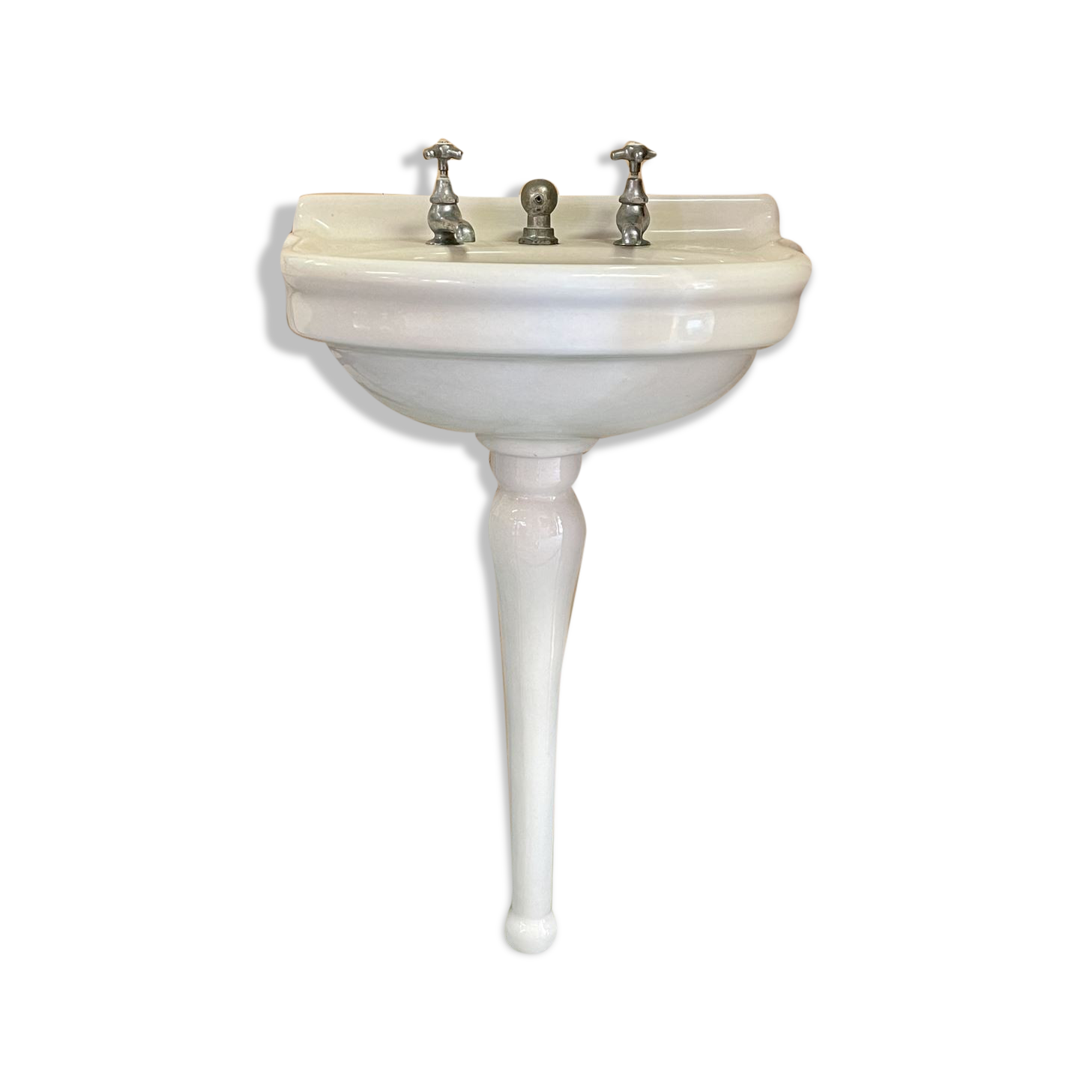 1930s standing washbasin