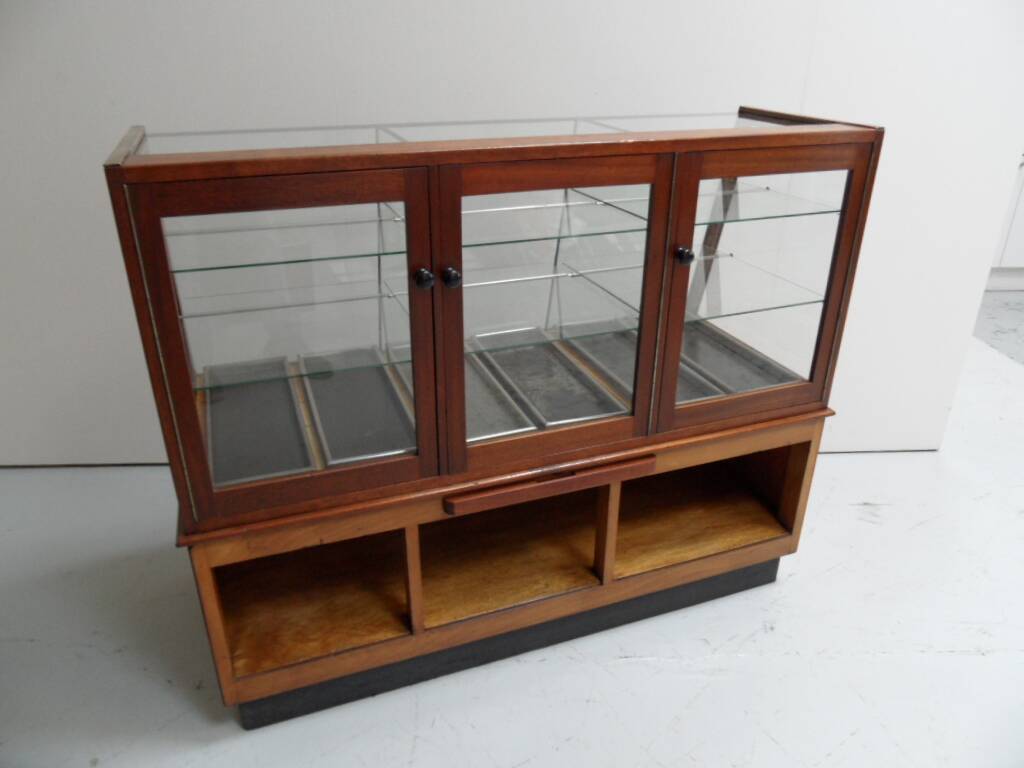Vitrine de boulangerie vintage