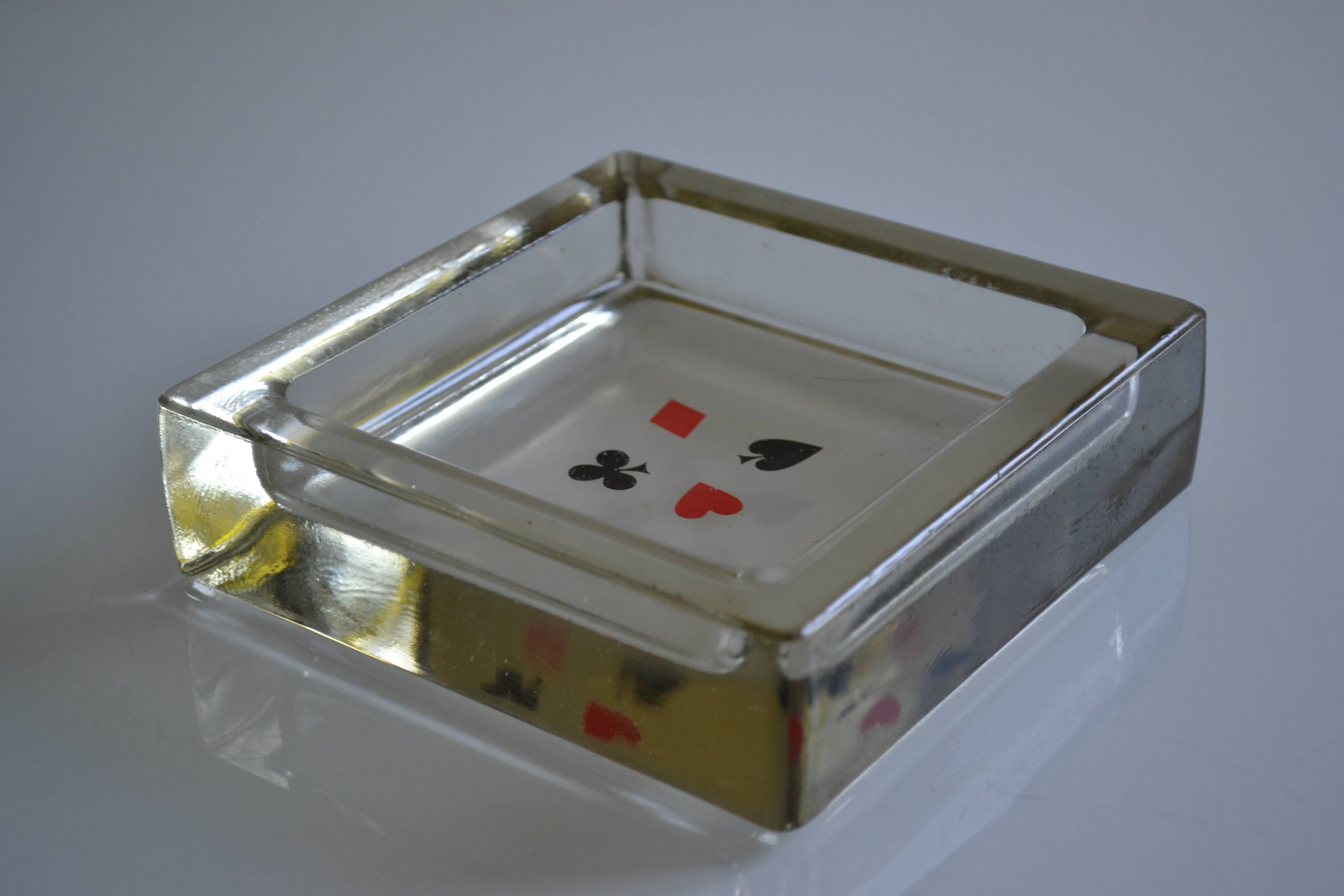 glass block pockets in the 4 colours of the card game