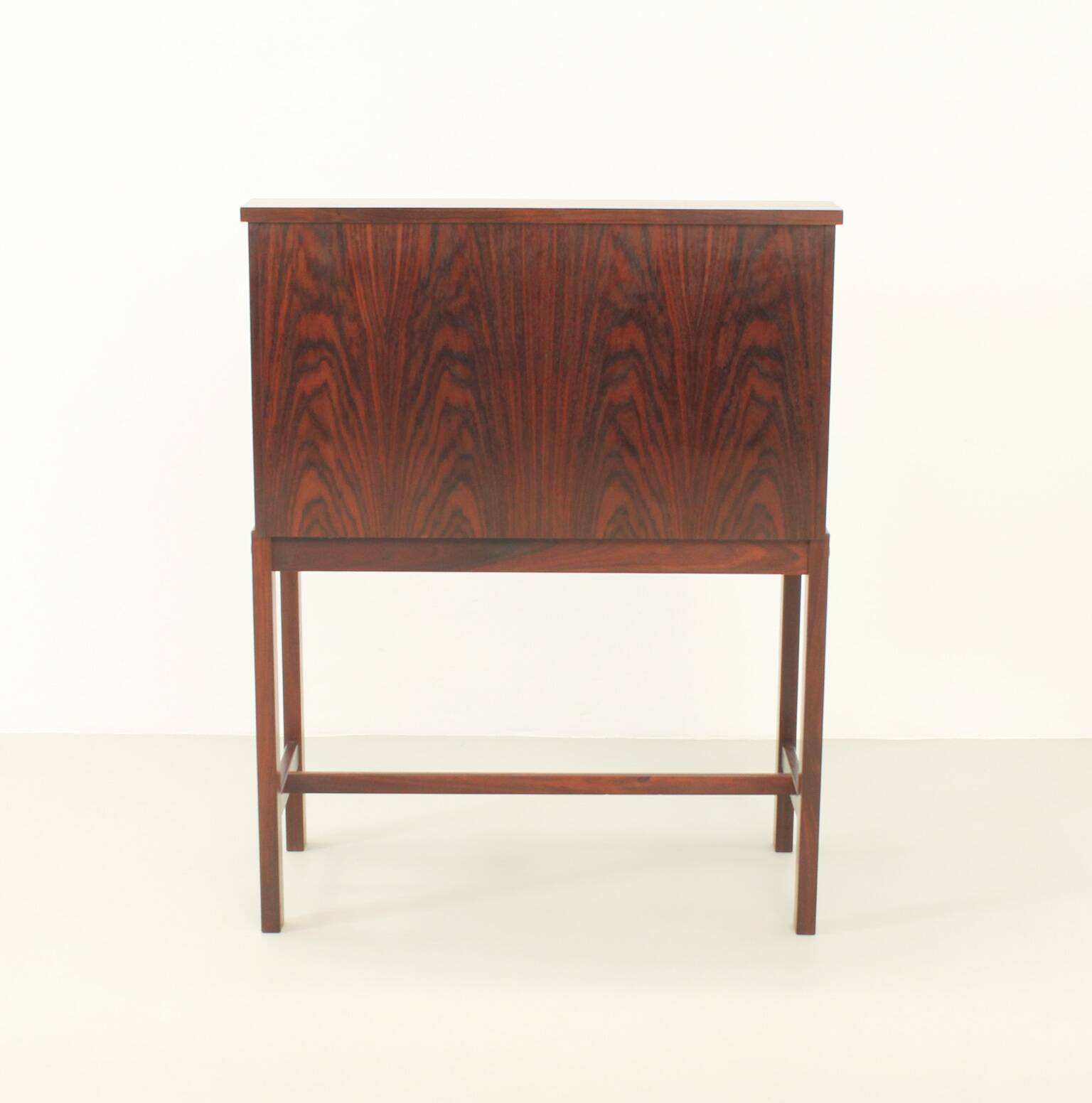 Elegant bar cabinet by Dyrlund, Denmark, 1960s.