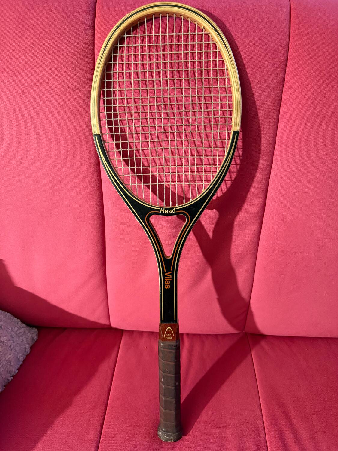 Amf head guillermo vilas wooden tennis racket.