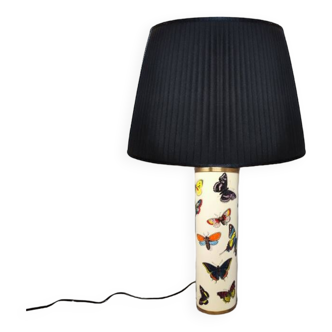 Lampe de table Piero Fornasetti des années 1970. Fabriqué en Italie. Cette lampe est unique et est en excellent état