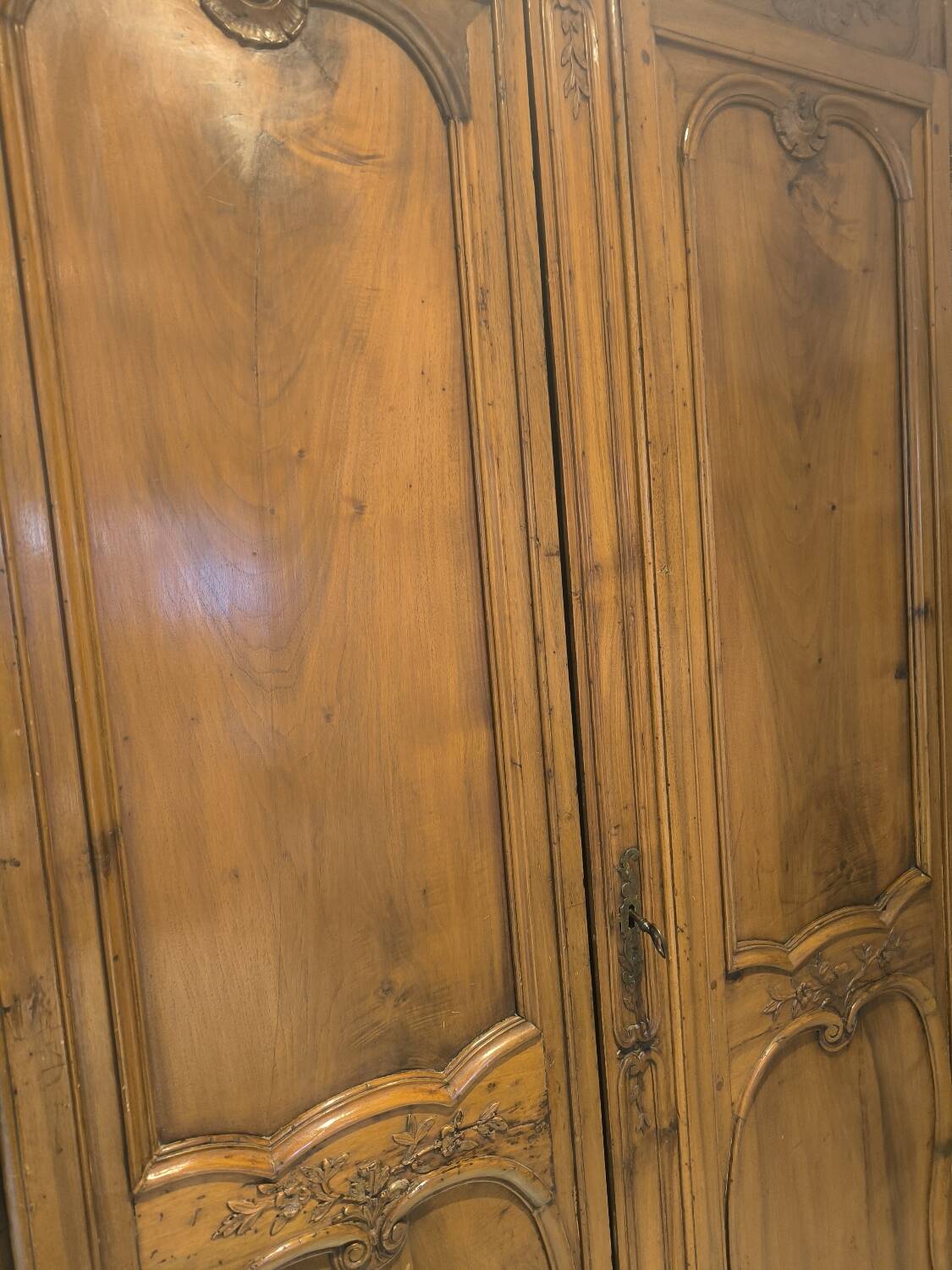 Walnut Louis XV wardrobe from the 18th century.