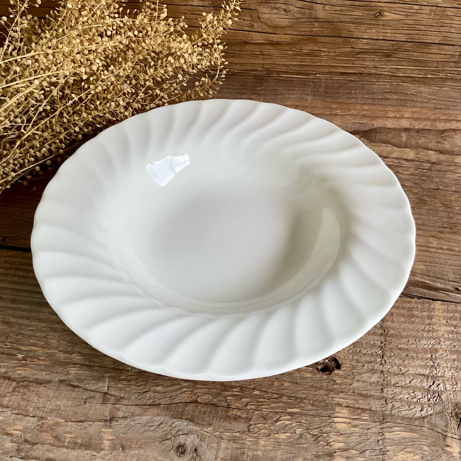 4 Churchill England soup plates