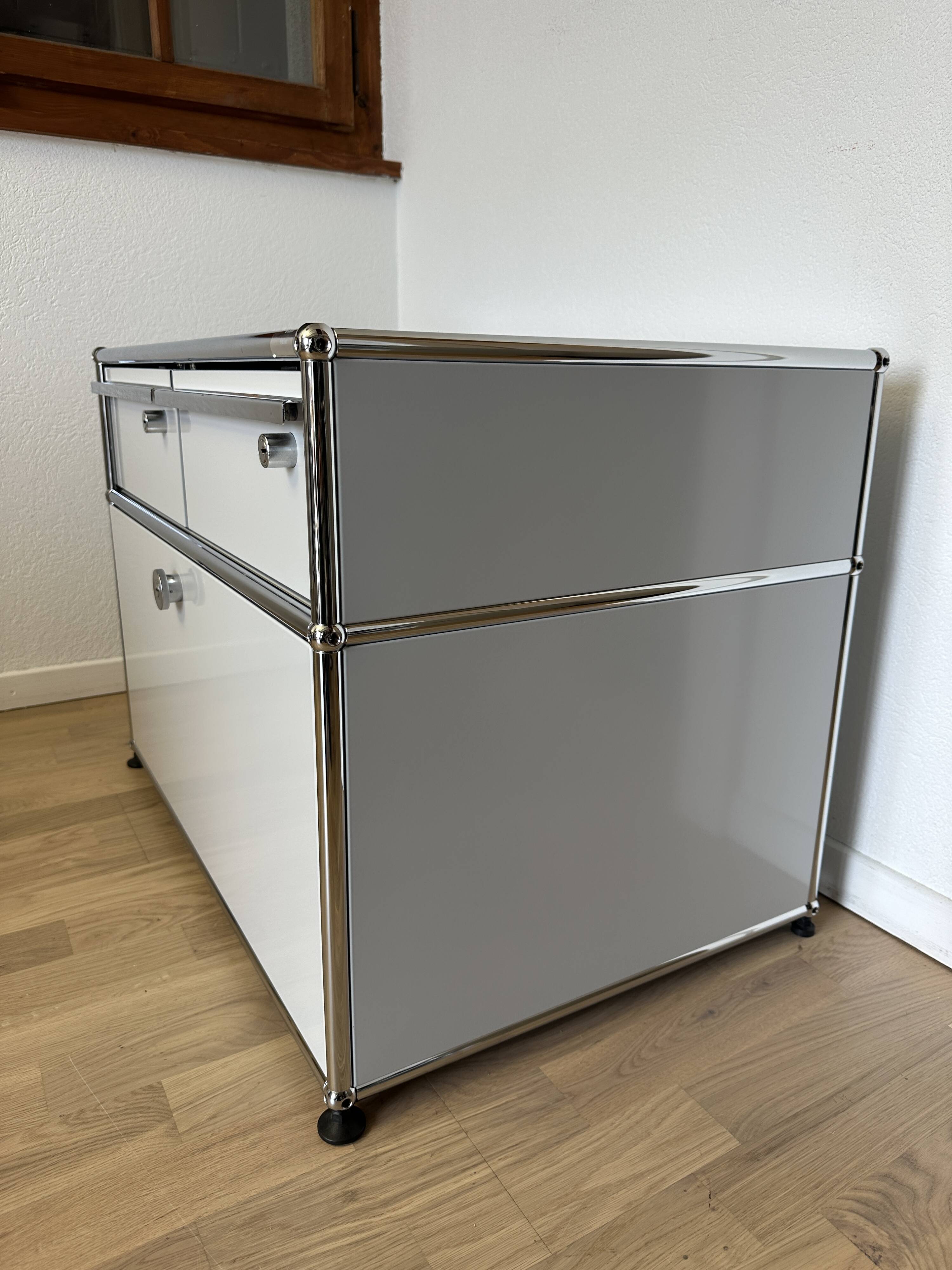 USM Haller low furniture in light grey