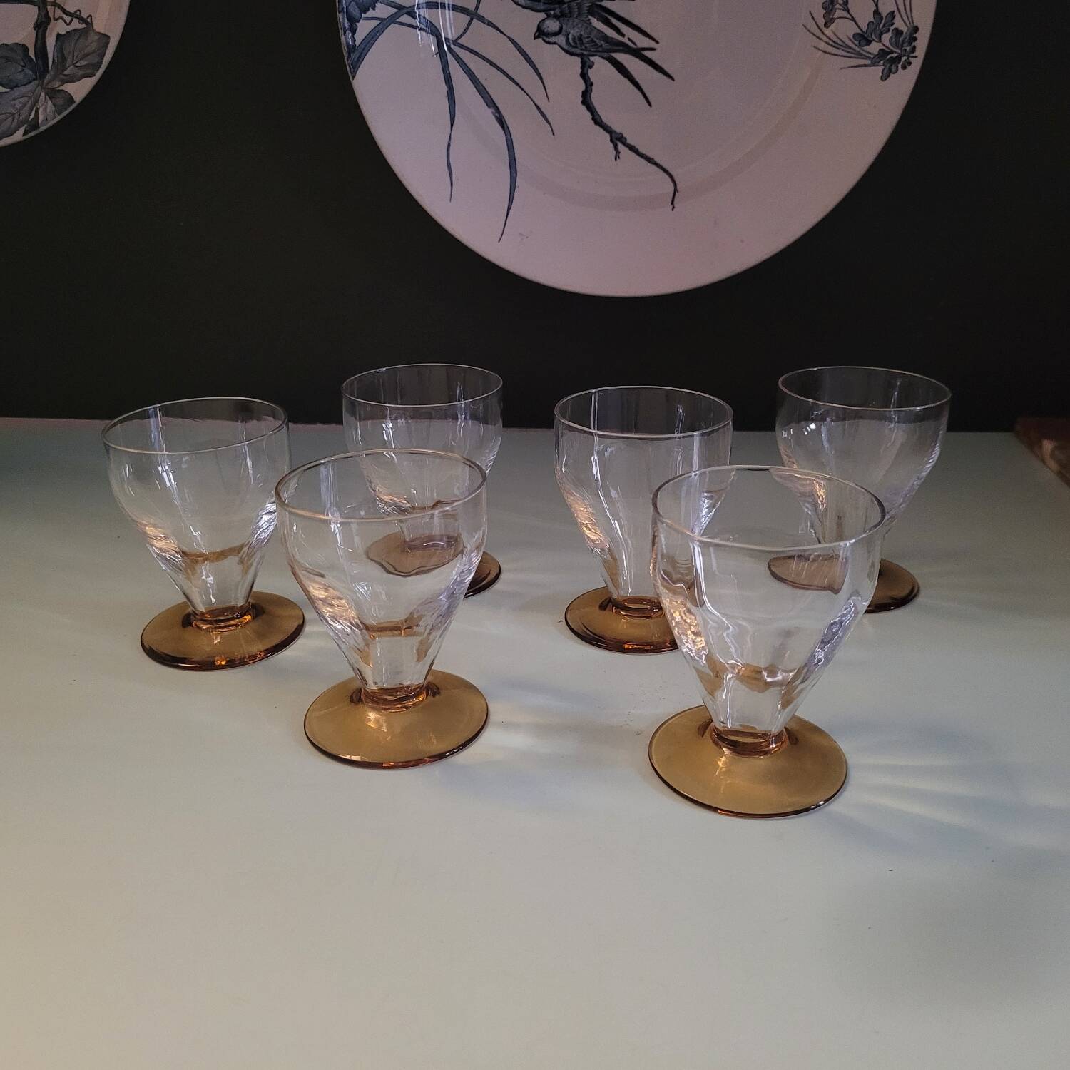 Set of 6 faceted amber stemmed glasses – French glassware from the 60s/70s
