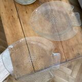 Dishes in the shape of a fish