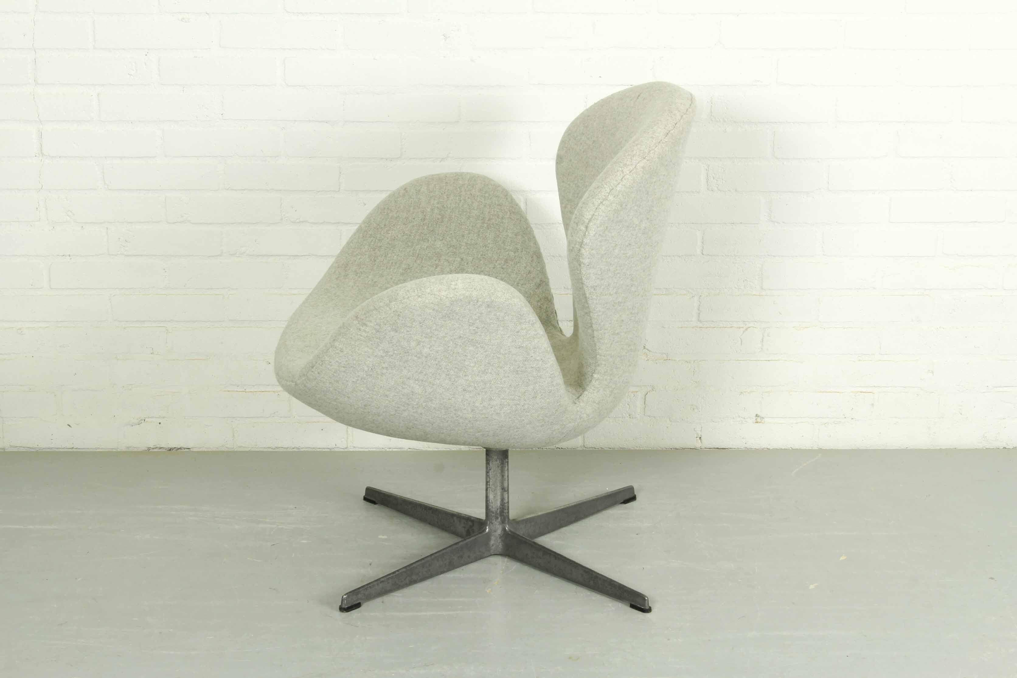 Svanen or Swan Chair by Arne Jacobsen for Fritz Hansen, 1960s