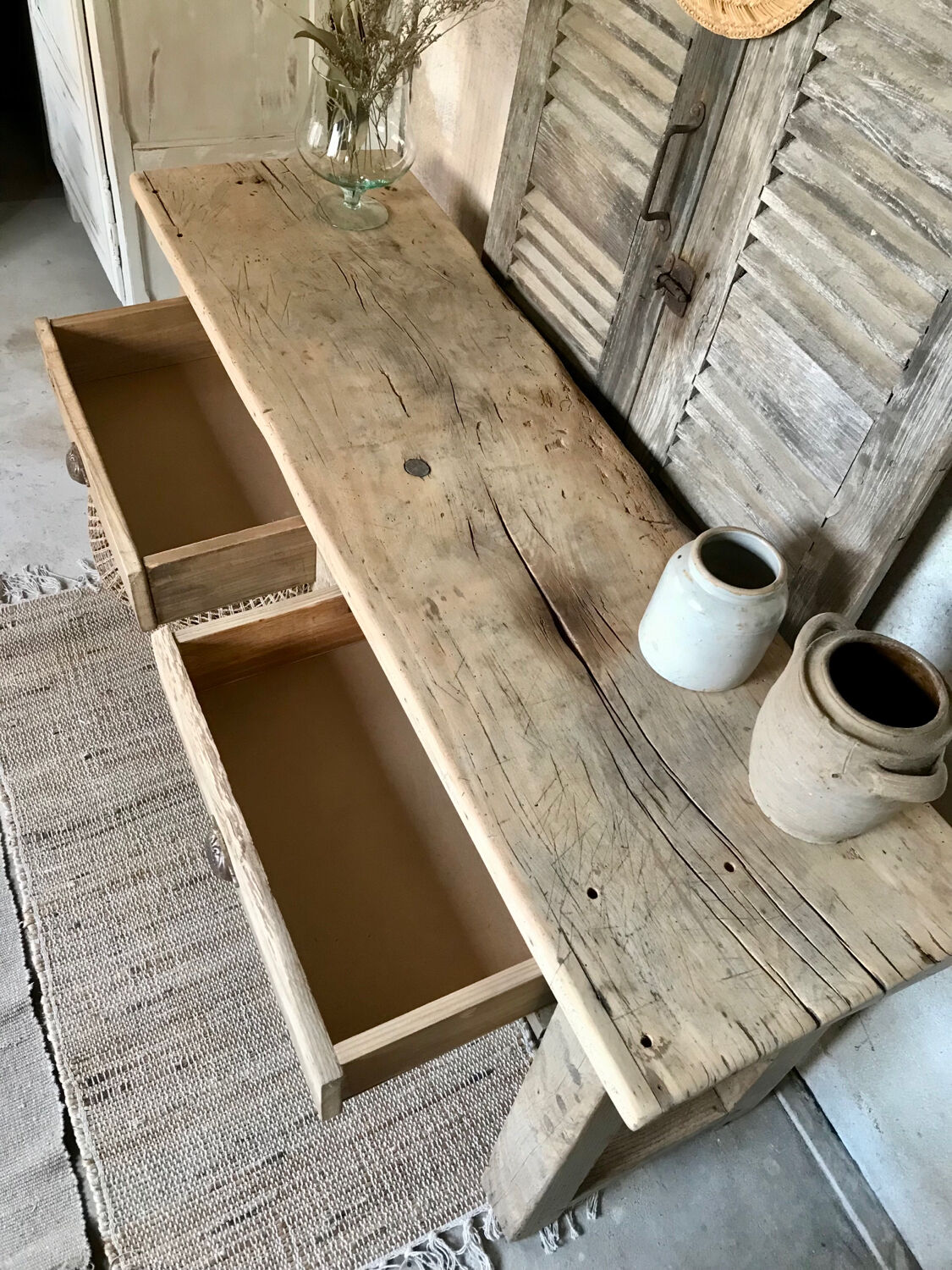 Workbench with drawers