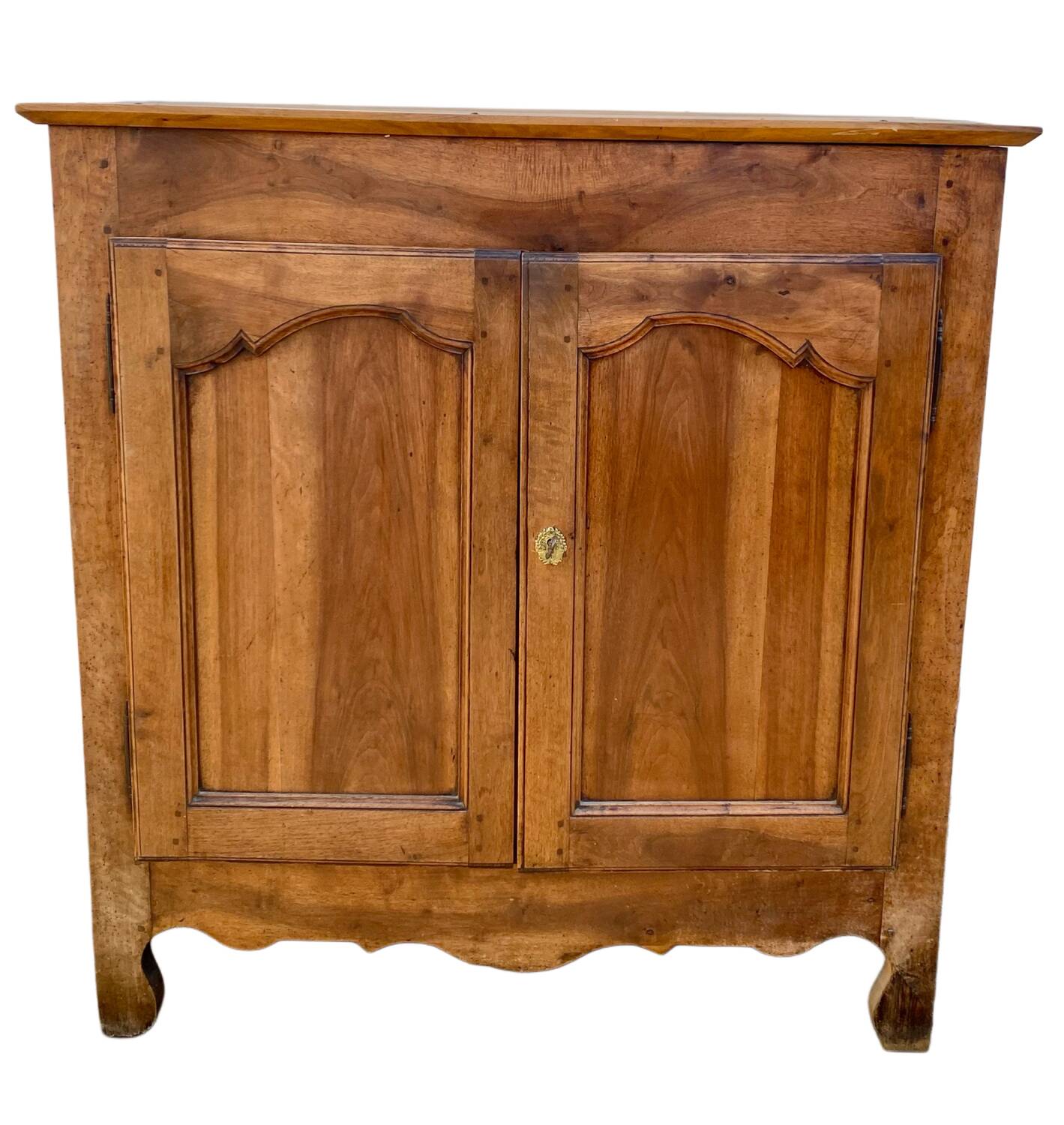 Commode buffet en noyer mouluré XVIIIe