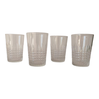 Gobelet à liqueur baccarat en cristal taillé