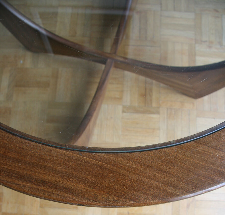 Table basse ronde Astro de Victor Wilkins 1960