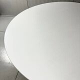 Knoll International Tulip dining table by Eero Saarinen