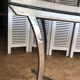 Table verre fumé et pieds chromés