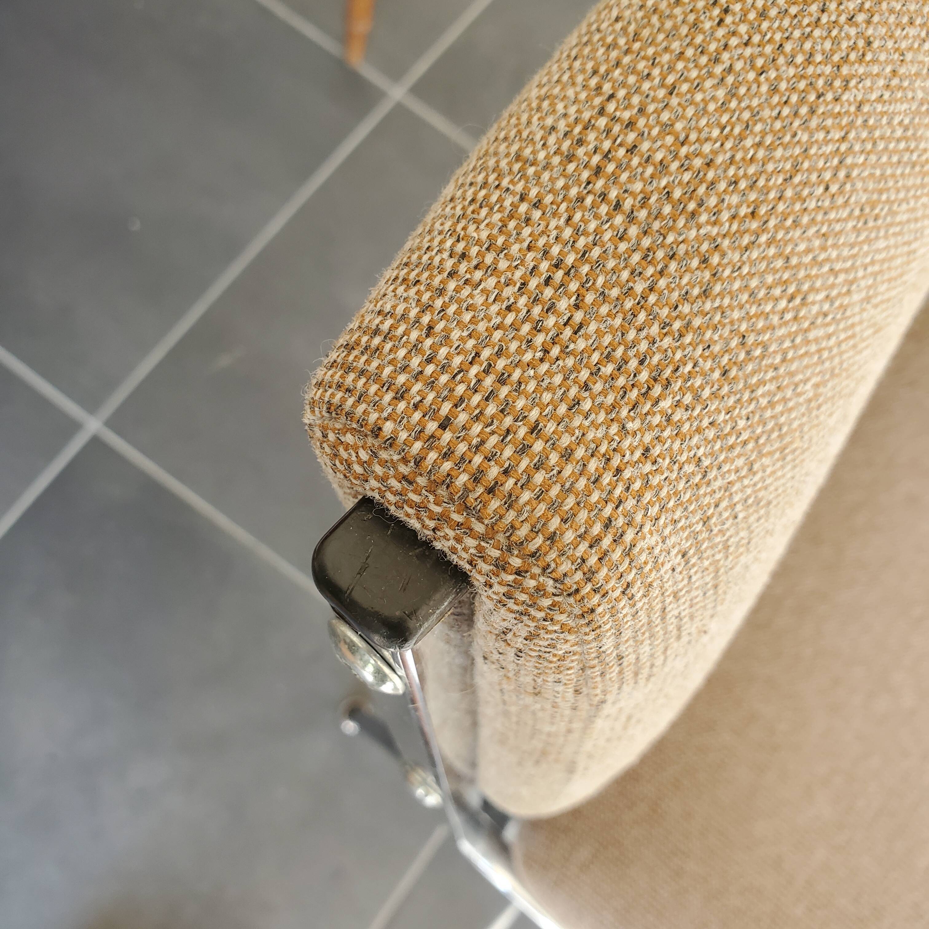 Chaise inclinée métal et assise tissu