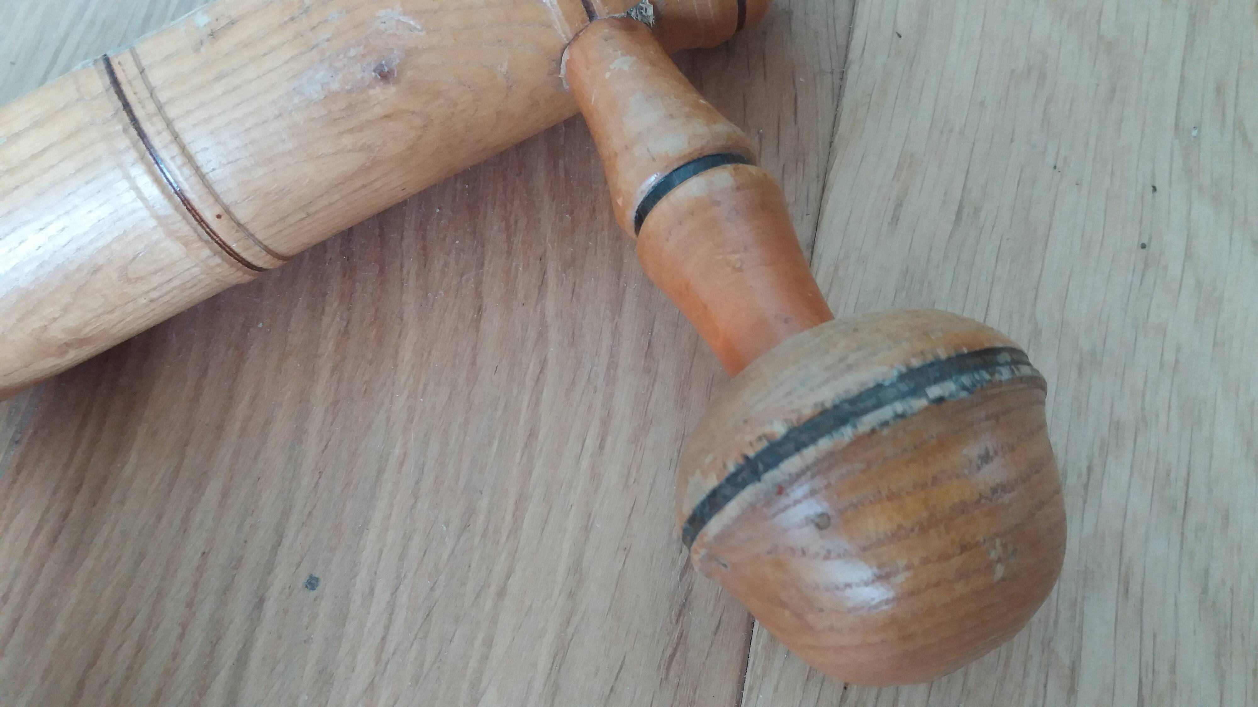 Porte manteau mural en bois façon bambou à 3 patères forme champignon