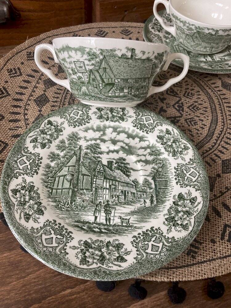 Ensemble de 2 bols à bouillon et soucoupes verts ironstone England