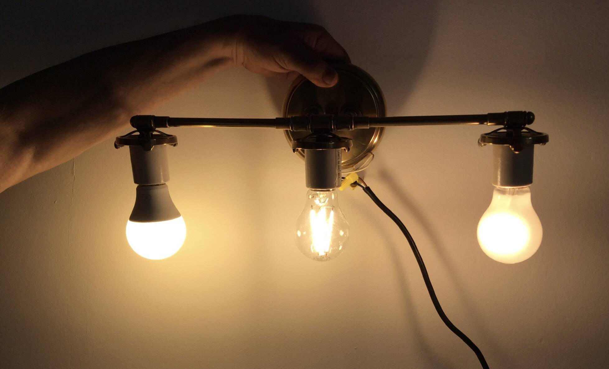 Brass wall light: 3 lamps