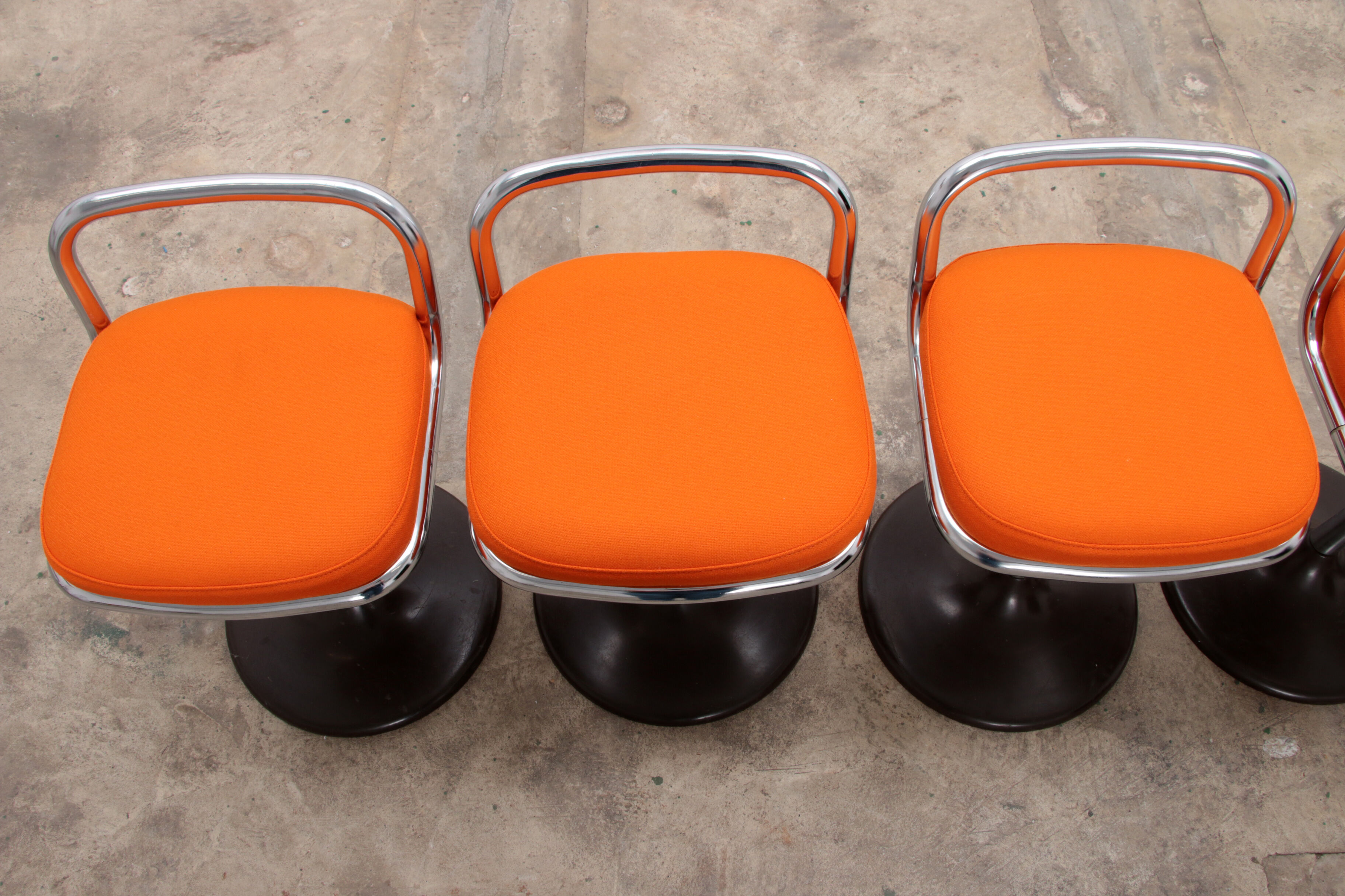 6 Italian low bar stools with orange seat 1970 Joe Colombo style