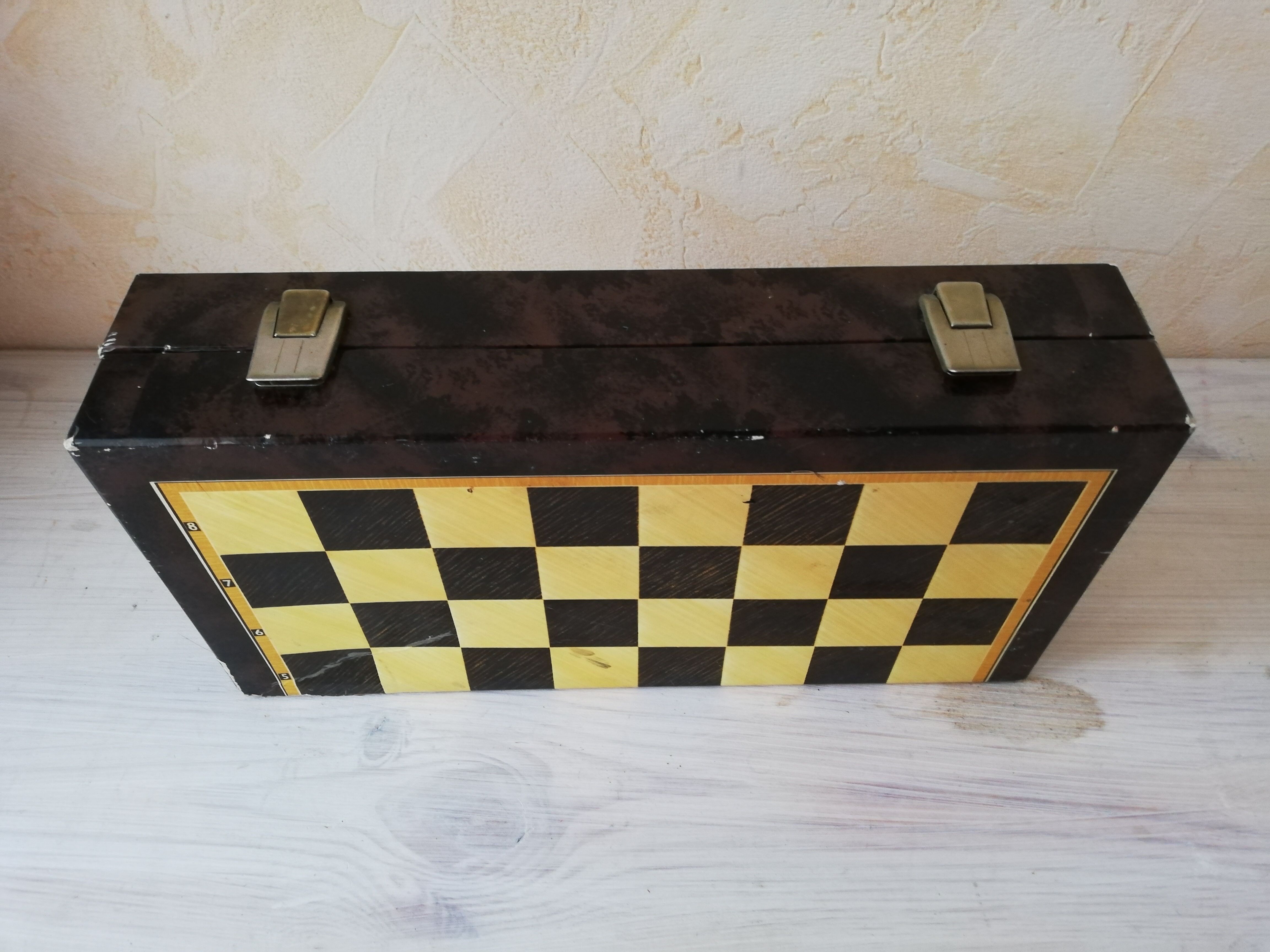 Ferriot portable chessboard