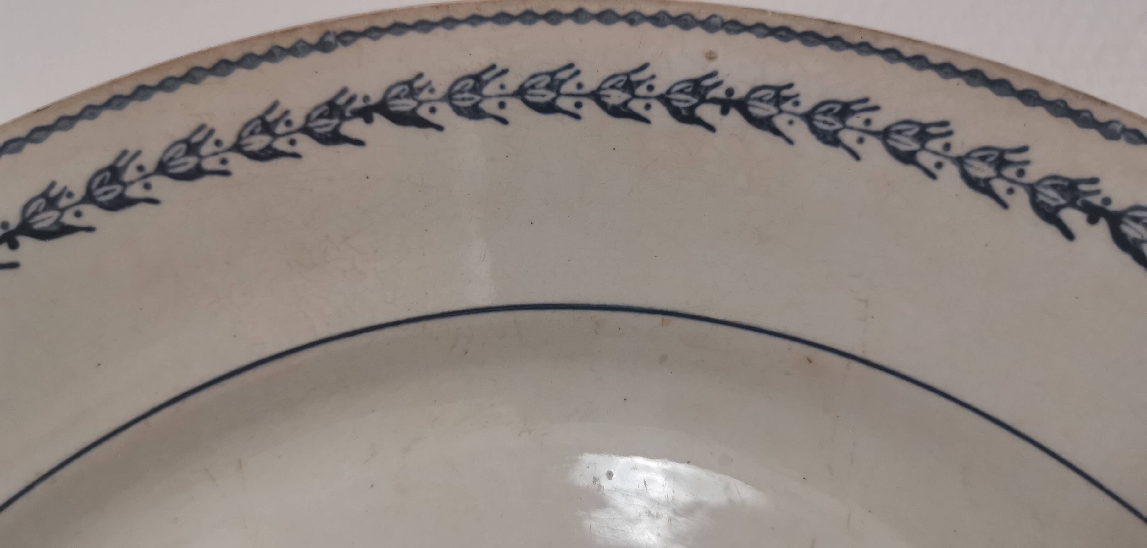 Round dish Terre de fer St Amand