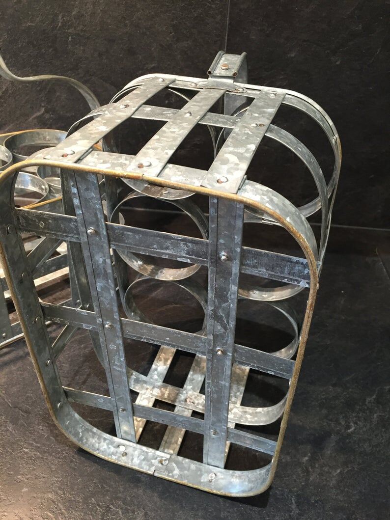 Metal bottle basket