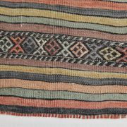 Tapis Kilim à rayures rouges et vertes, 130 x 205 cm