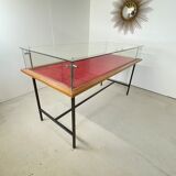 Vitrine sur table 1950