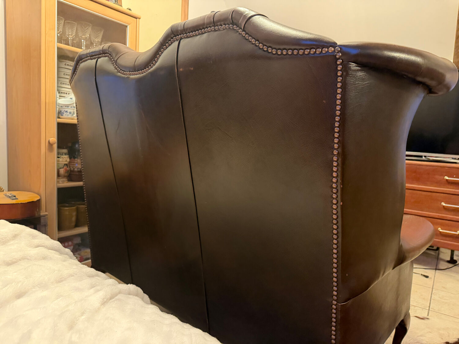 Chesterfield 2-seater Queen Anne sofa