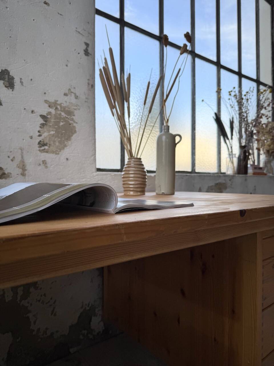 Bureau pin suédois style aperldoon 1970