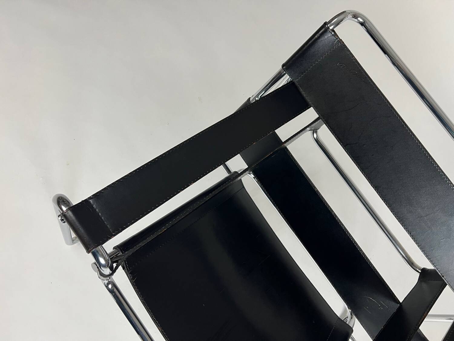 Wassily Chair B3 club chair Marcel Breuer Gavina leather