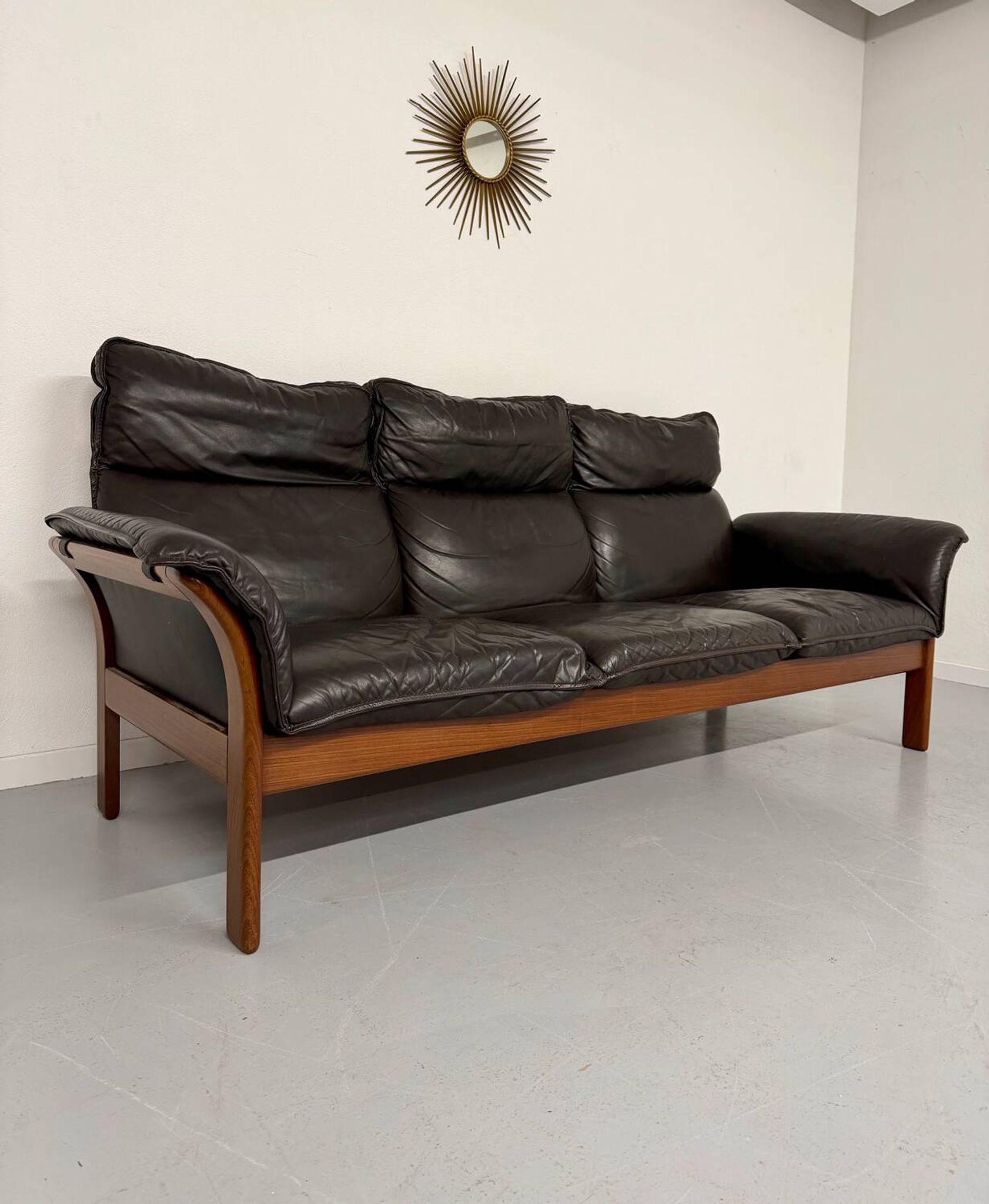 Vintage black leather Dreipunkt Scala design 3-seater sofa in teak.