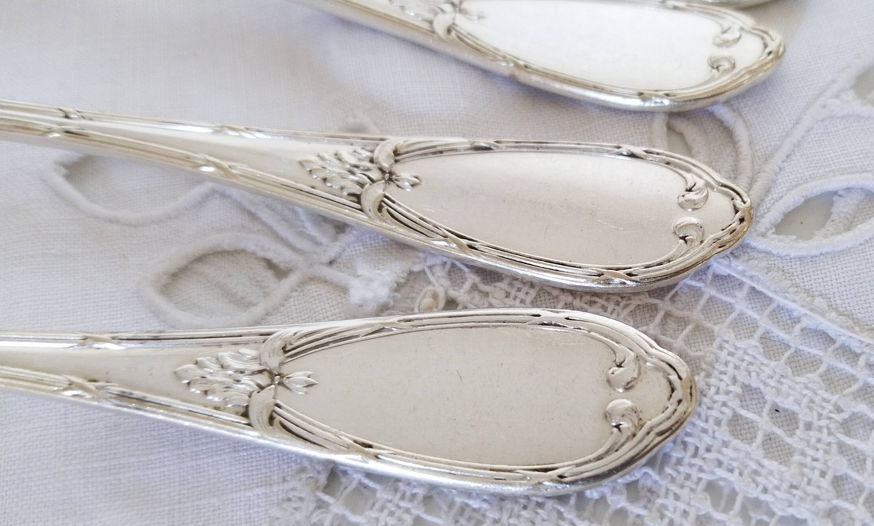 Dessert spoons, silver teaspoons, 18G
