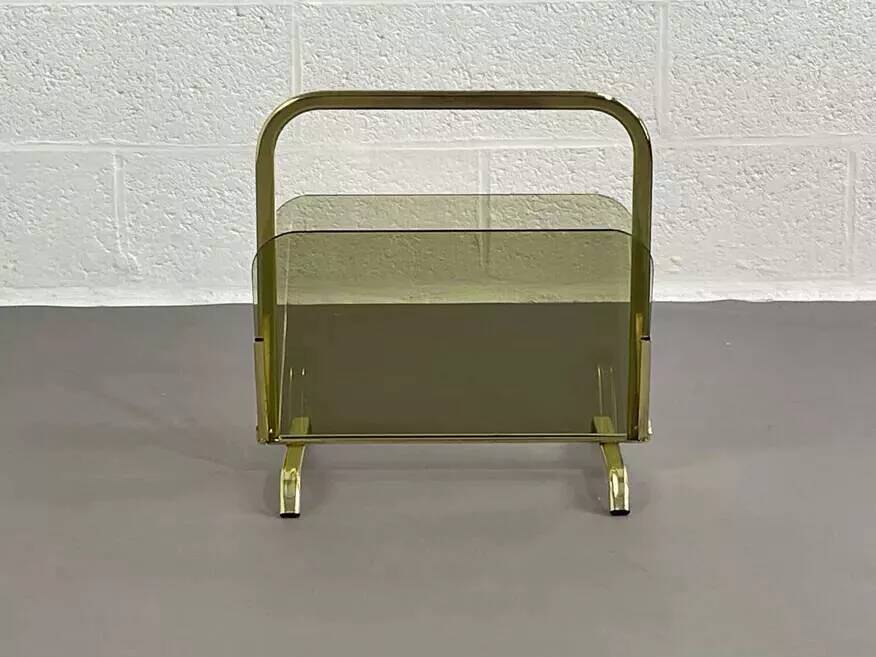 Porte revue en laiton et verre