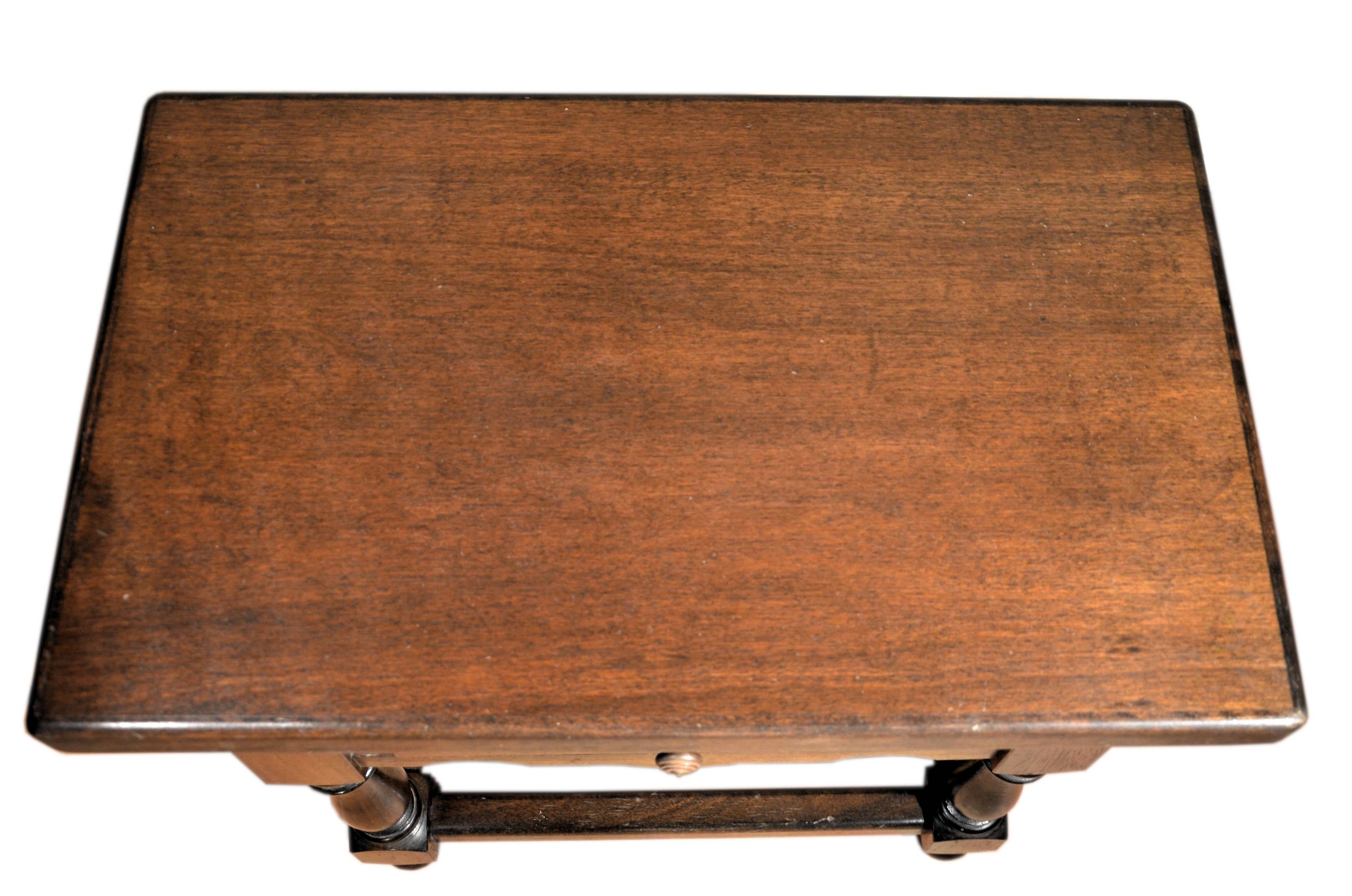 Solid oak bedside table, 59x37x57cm